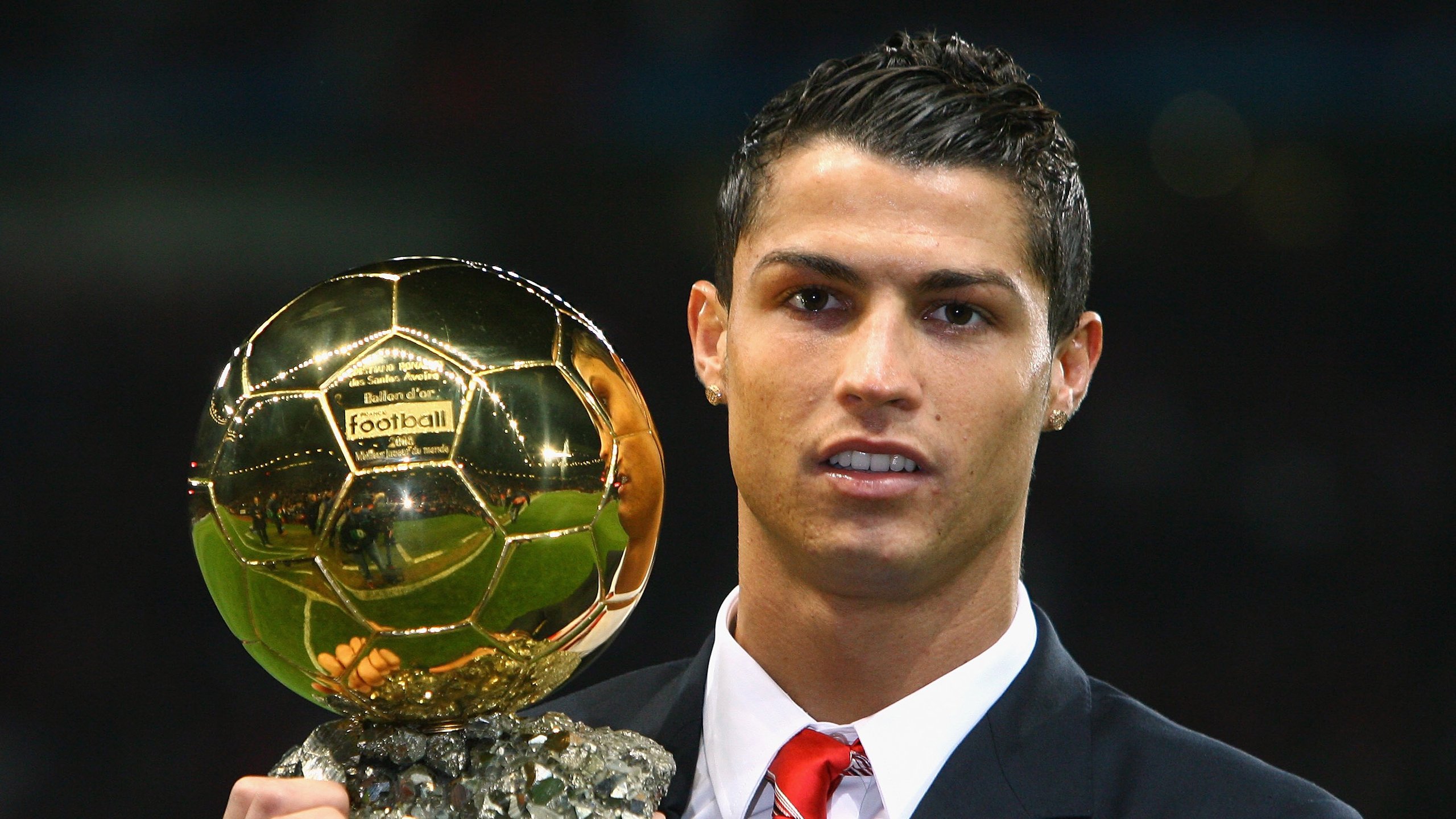 摩纳哥夜战，莱奥如利剑出鞘，个人能力撕裂曼联防线